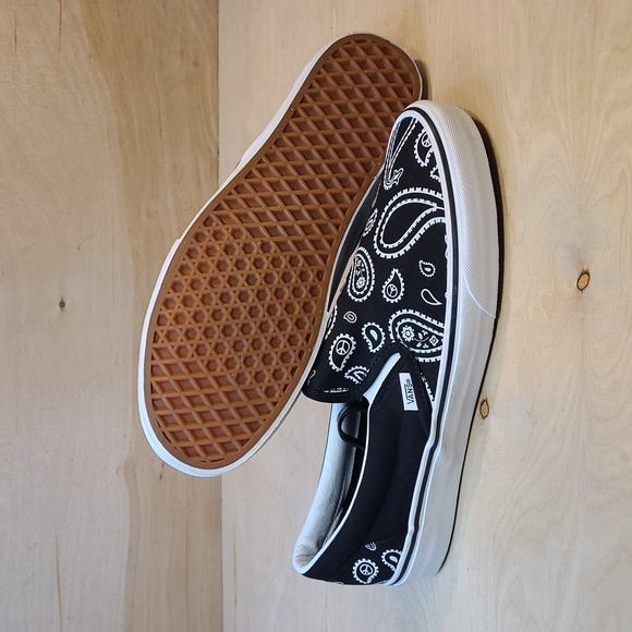 Vans Classic Slip-On Peace Paisley Black Sneakers - Picture 9 of 10